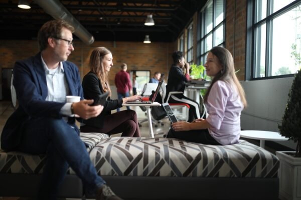 7 Powerful Tips for Mastering Non-Verbal Communication