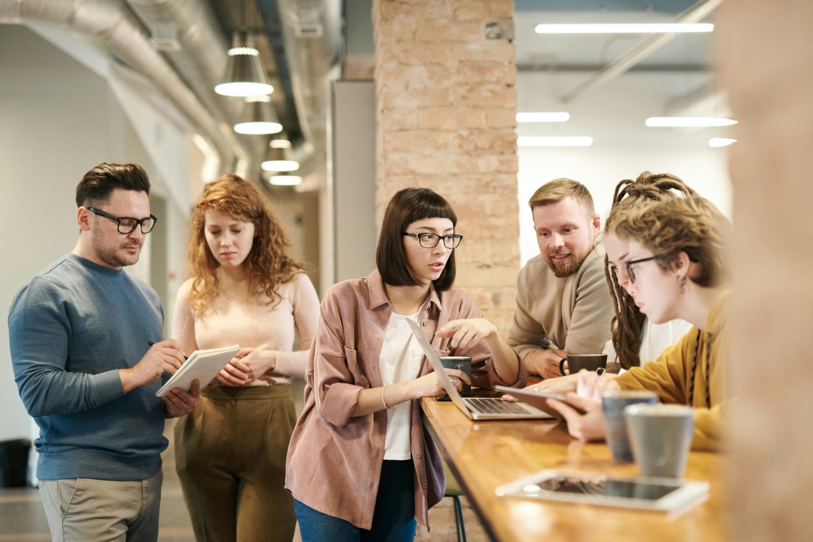 10 Best Workplace Phrases to Enhance Your Professional Communication